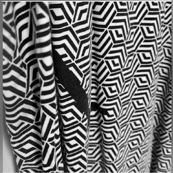 Versace Italia White/Black Geo Print - Picture 7 of 11